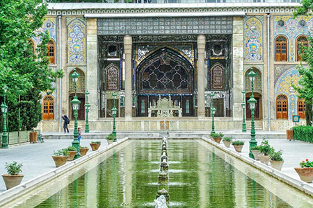 آثار تاریخی تهران,بناهای تاریخی تهران,تخت مرمر در کاخ گلستان تهران