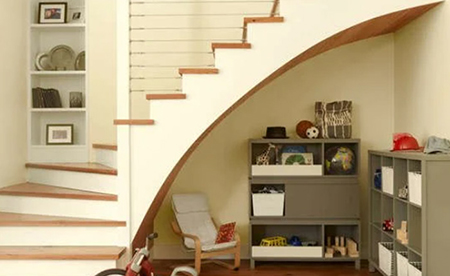 نقش فضای زیر پله در دکوراسیون خانه, ایده برای زیر پله گرد, فضای زیر پله خانه