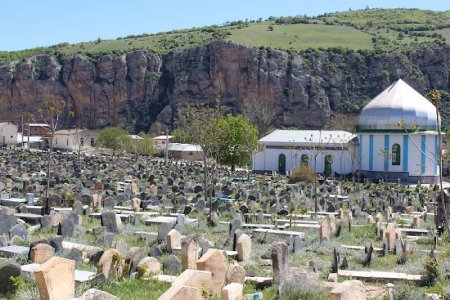 قبرستان سفید چاه کجاست,قبرستان سفید چاه,قبرستان سفید چاه اولین گورستان مرموز ایران